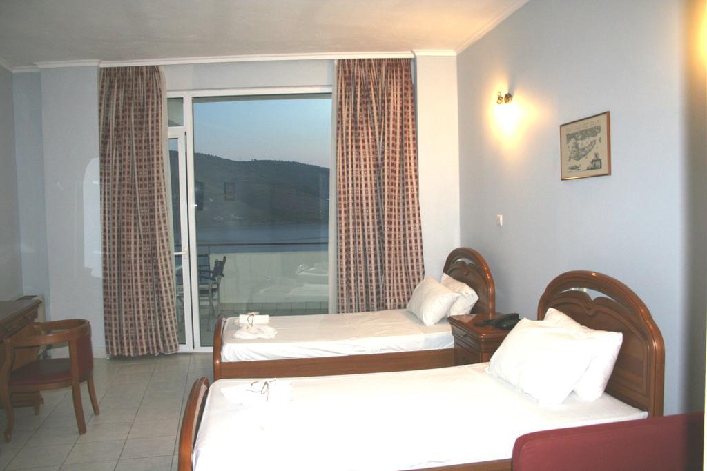 Revis Station Plataria Hotell Exteriör bild