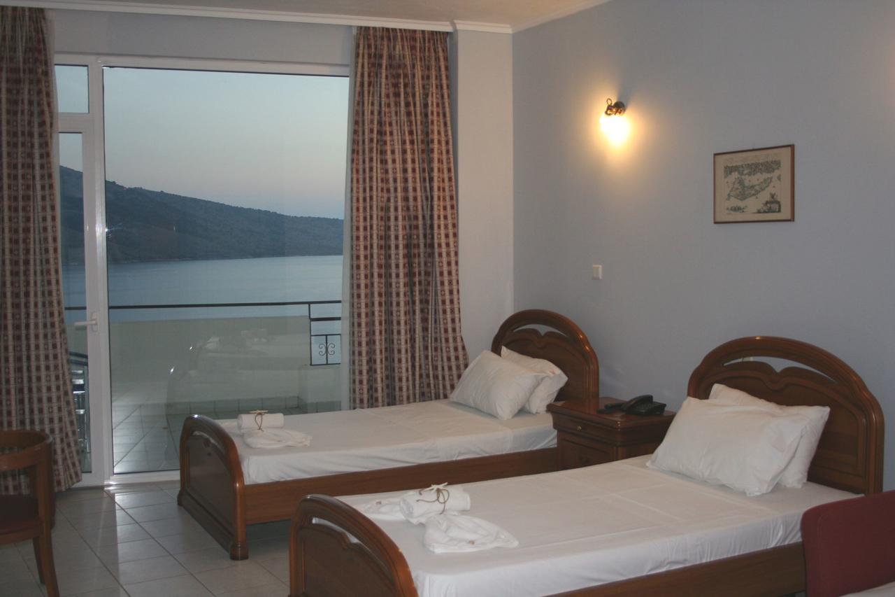 Revis Station Plataria Hotell Exteriör bild